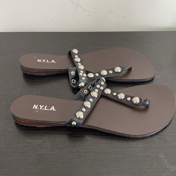 Gently Used Women’s Sandals - Picture 2 of 3